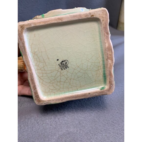 Vintage Cottage-Themed Ceramic Citrus Reamer with Lid & Handle - Picture 9 of 15